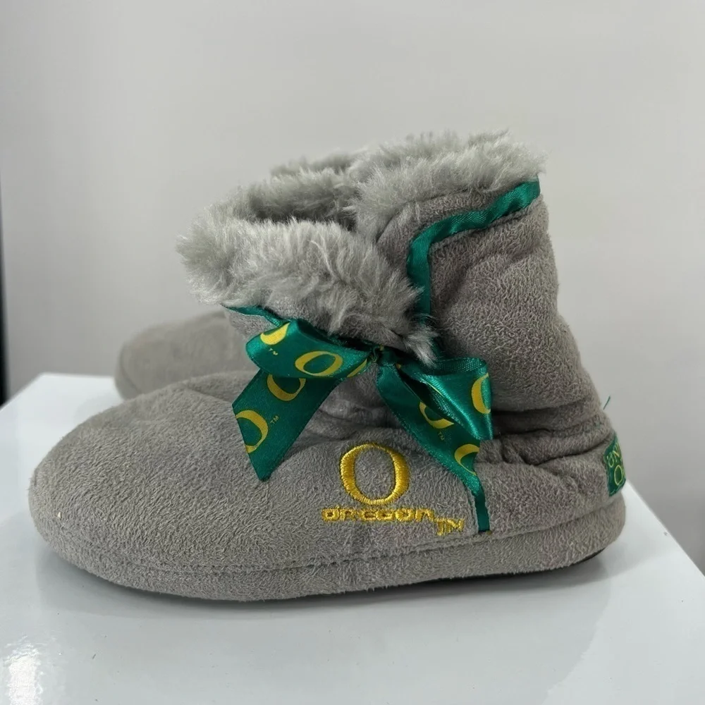 Oregon University of Oregon Kids Slippers Size S 11/12